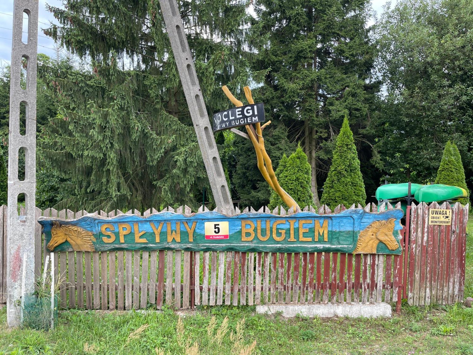 Noclegi-Splywy Bugiem Slawatycze Buitenkant foto